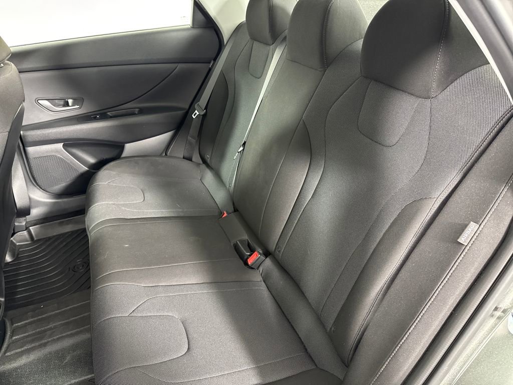 Certified 2025 Hyundai Elantra SE image 23