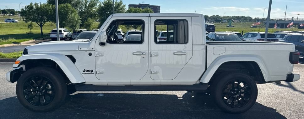 Used 2022 Jeep Gladiator Overland AWD/4WD image 5
