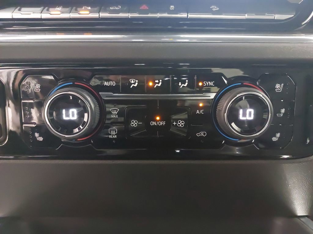 Used 2024 Chevrolet Silverado 3500 High Country w/ High Country Premium Package image 20