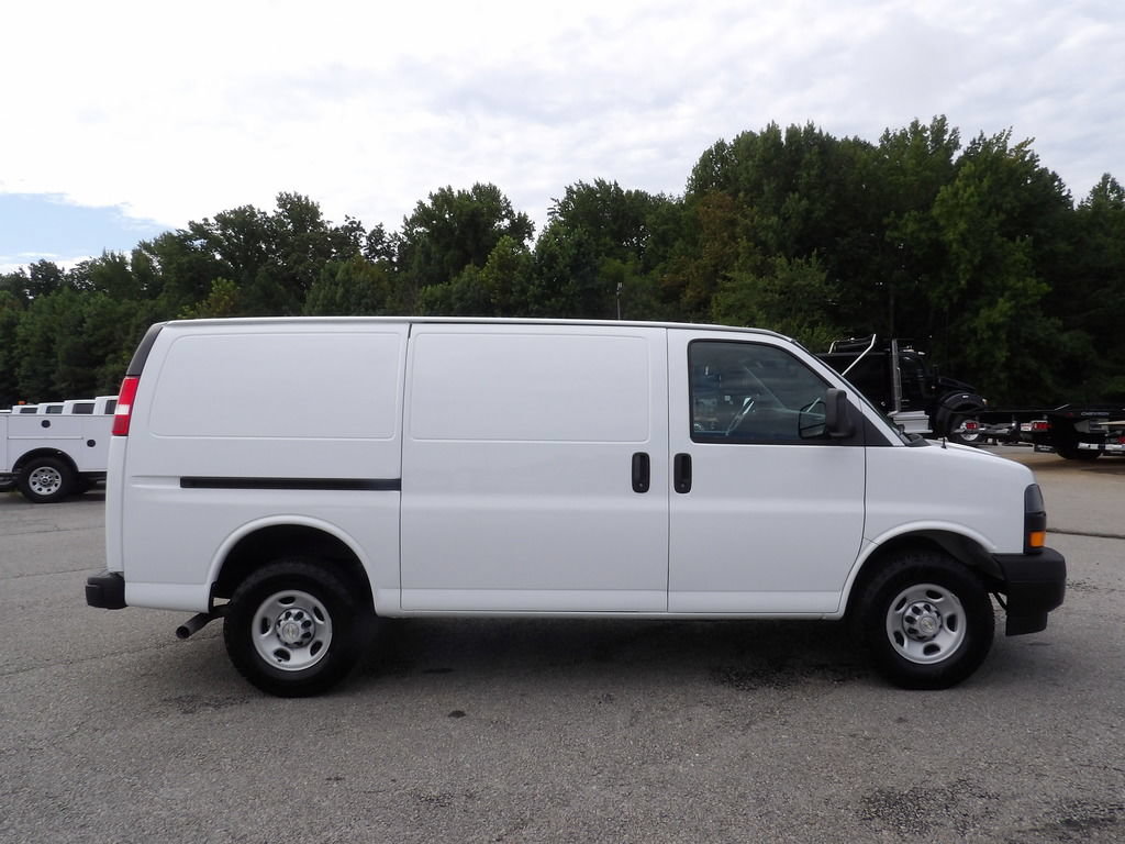 Used 2022 Chevrolet Express 2500 w/ Driver Convenience Package RWD image 9