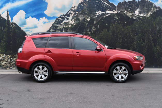 Used 2012 Mitsubishi Outlander SE AWD/4WD image 2