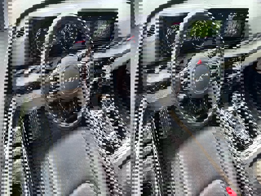 Used 2022 Kia Carnival SX image 28