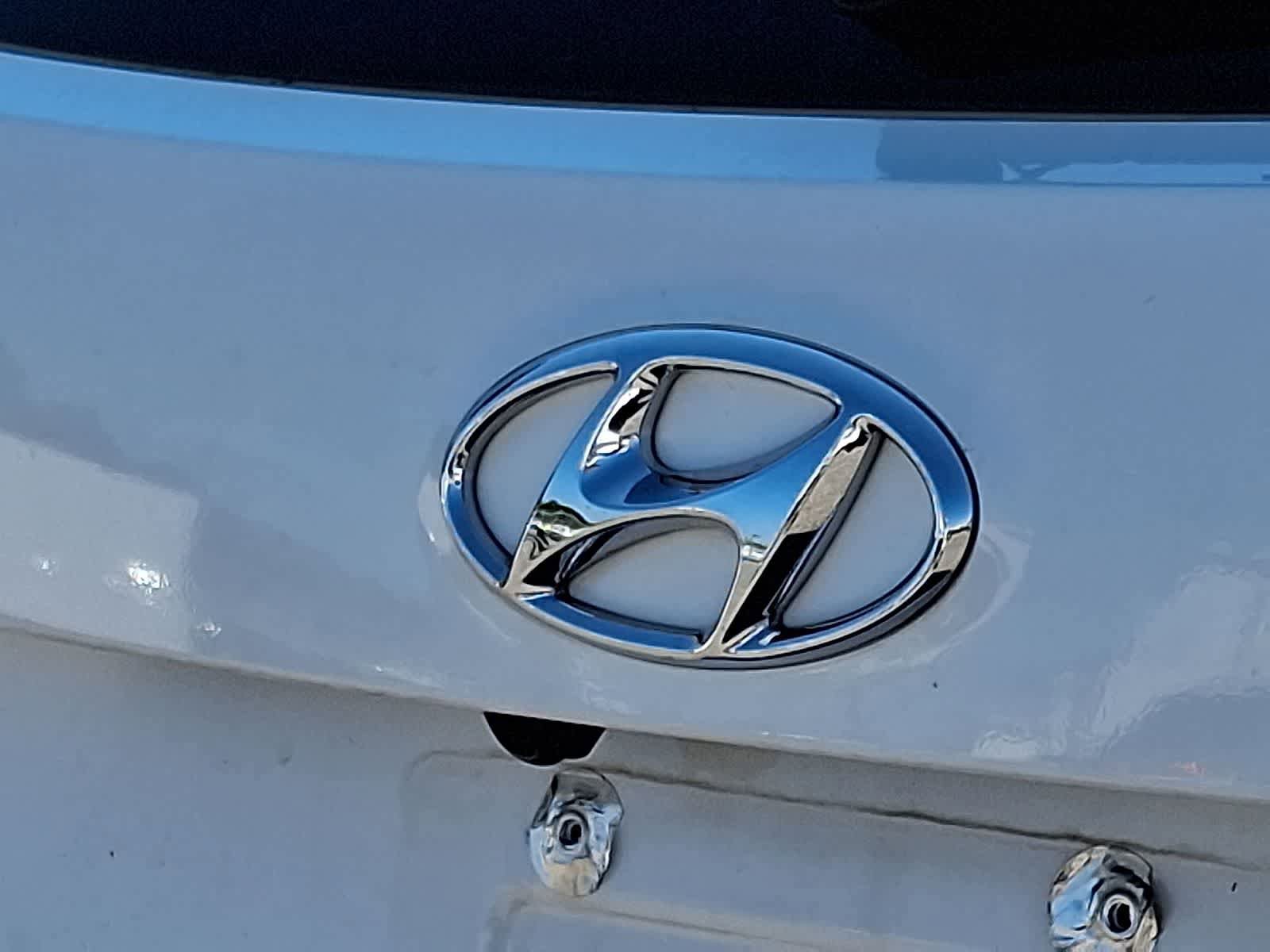 Used 2018 Hyundai Santa Fe Sport AWD/4WD image 33