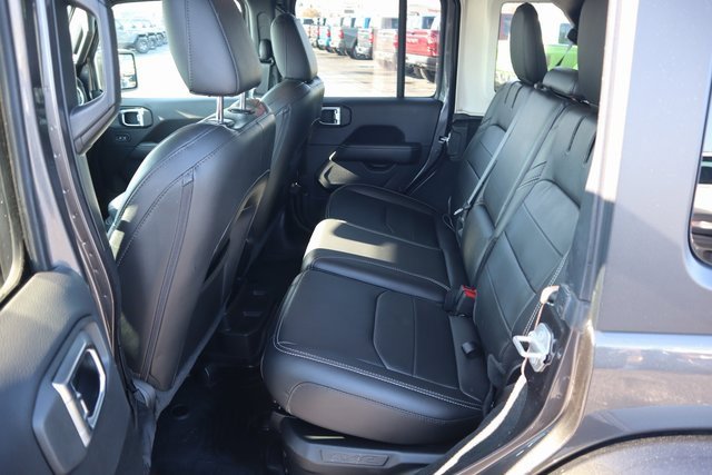 Used 2022 Jeep Wrangler Unlimited Sahara w/ Cold Weather Group image 15