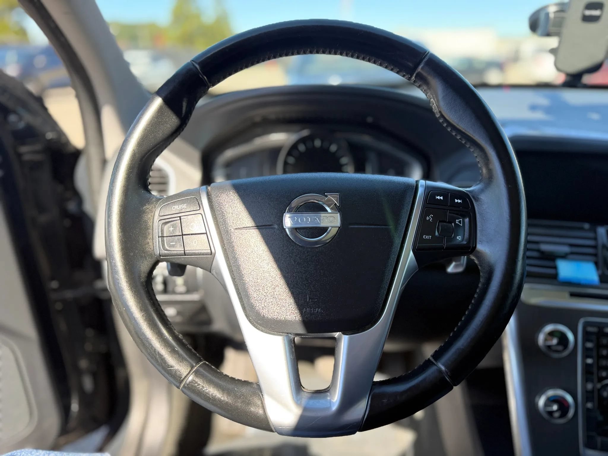 Used 2015 Volvo XC60 T6 AWD/4WD image 25