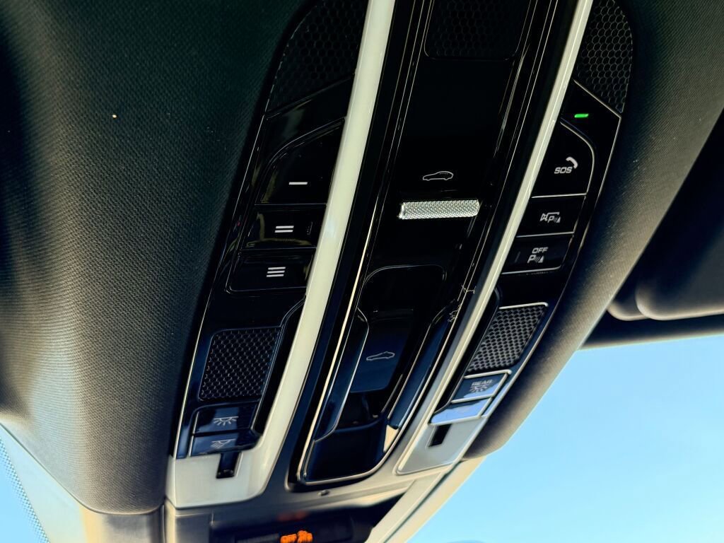 Used 2021 Porsche Cayenne image 24