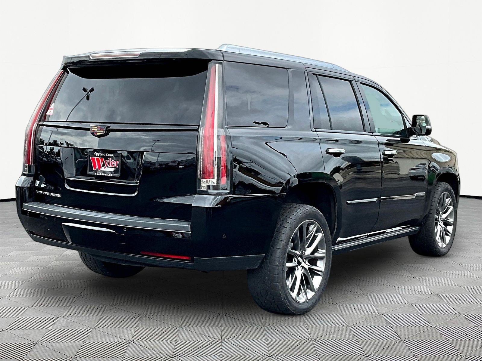 Used 2019 Cadillac Escalade Platinum w/ Escalade Sport Edition AWD/4WD image 6
