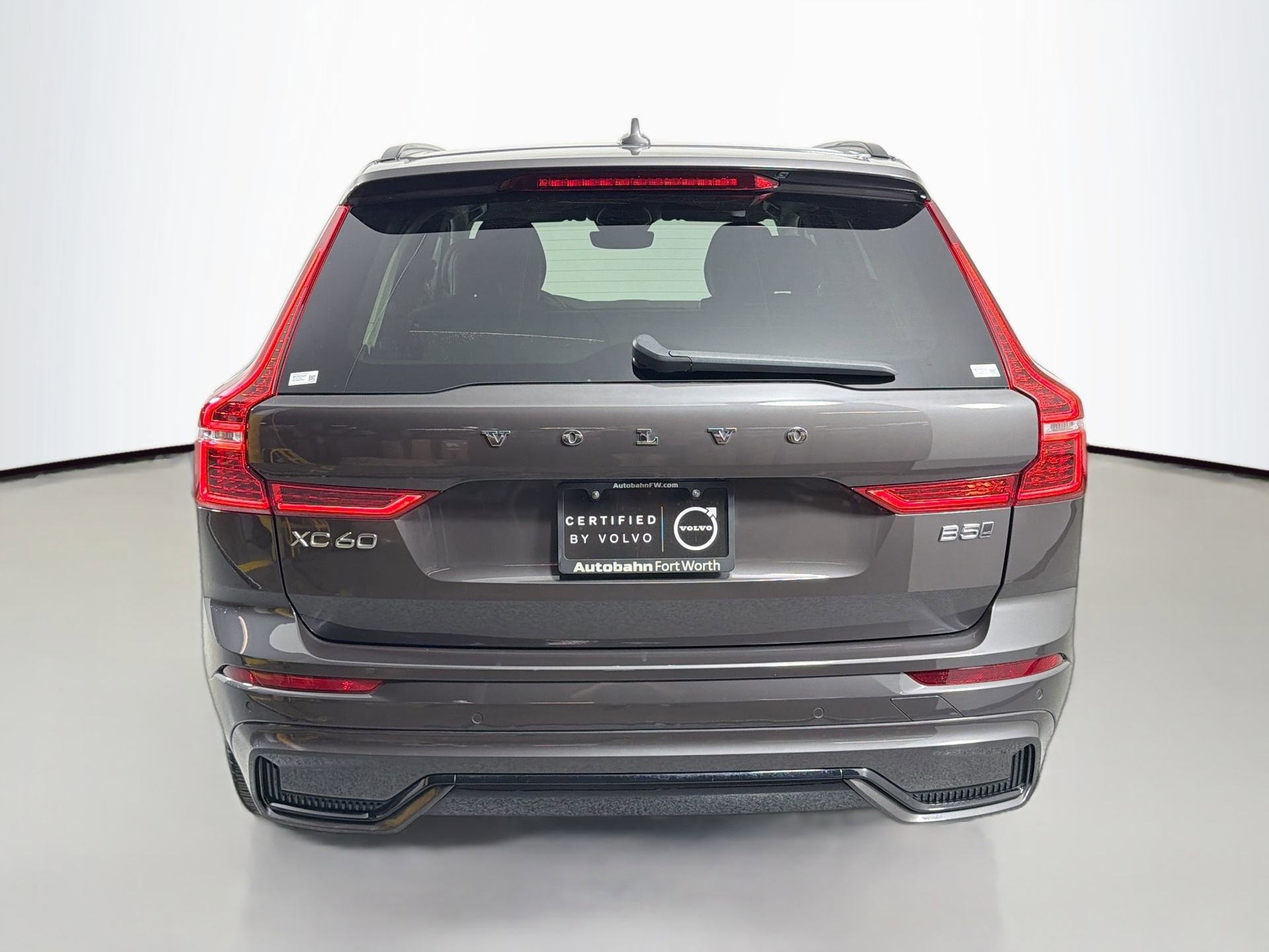 Certified 2024 Volvo XC60 B5 Core w/ Climate Package AWD/4WD image 7