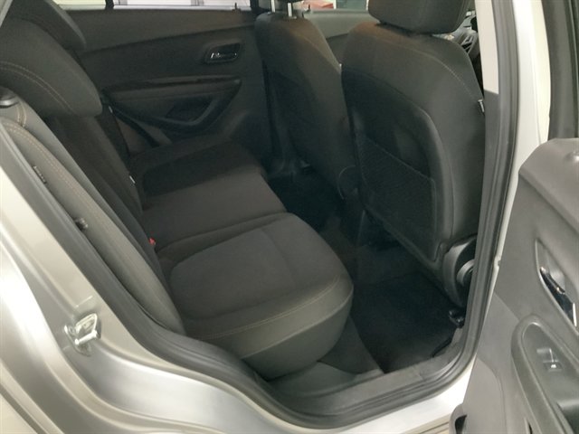 Used 2018 Chevrolet Trax LS w/ LPO, Cargo Package FWD image 17
