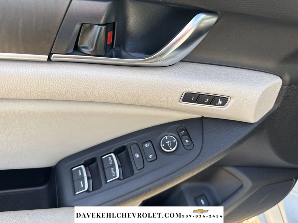 Used 2018 Honda Accord Touring image 9