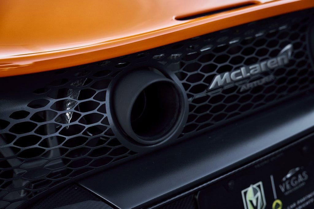 Used 2025 McLaren Artura Spider RWD image 20