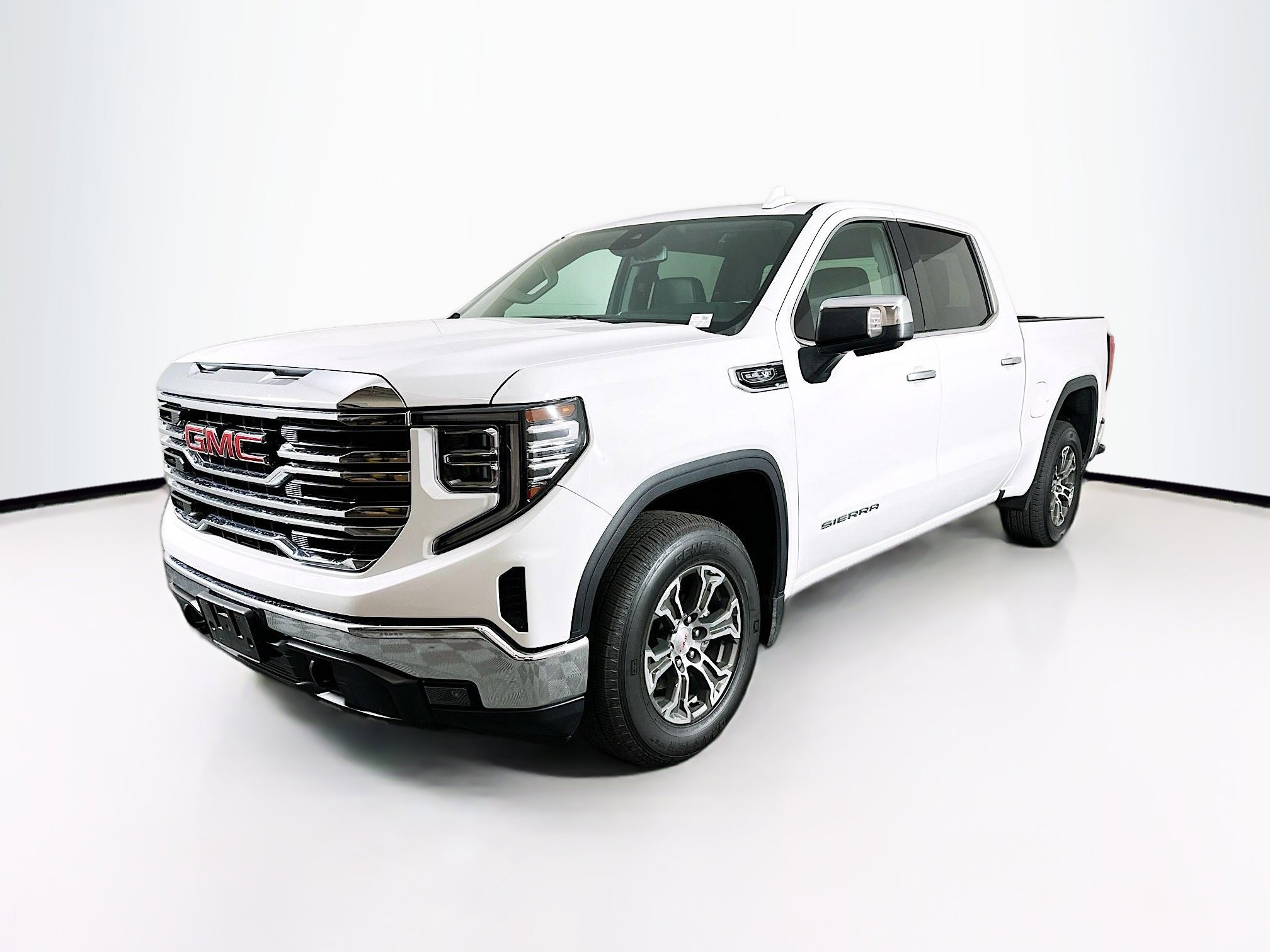 Used 2025 GMC Sierra 1500 SLT image 3