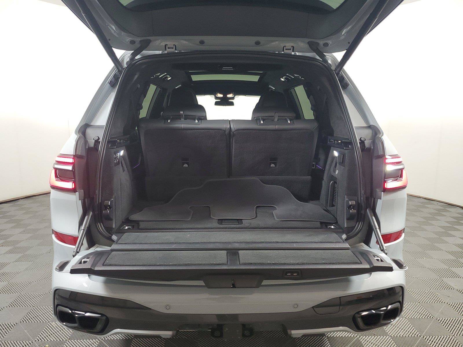 Used 2023 BMW X7 M60i w/ Executive Package AWD/4WD image 9