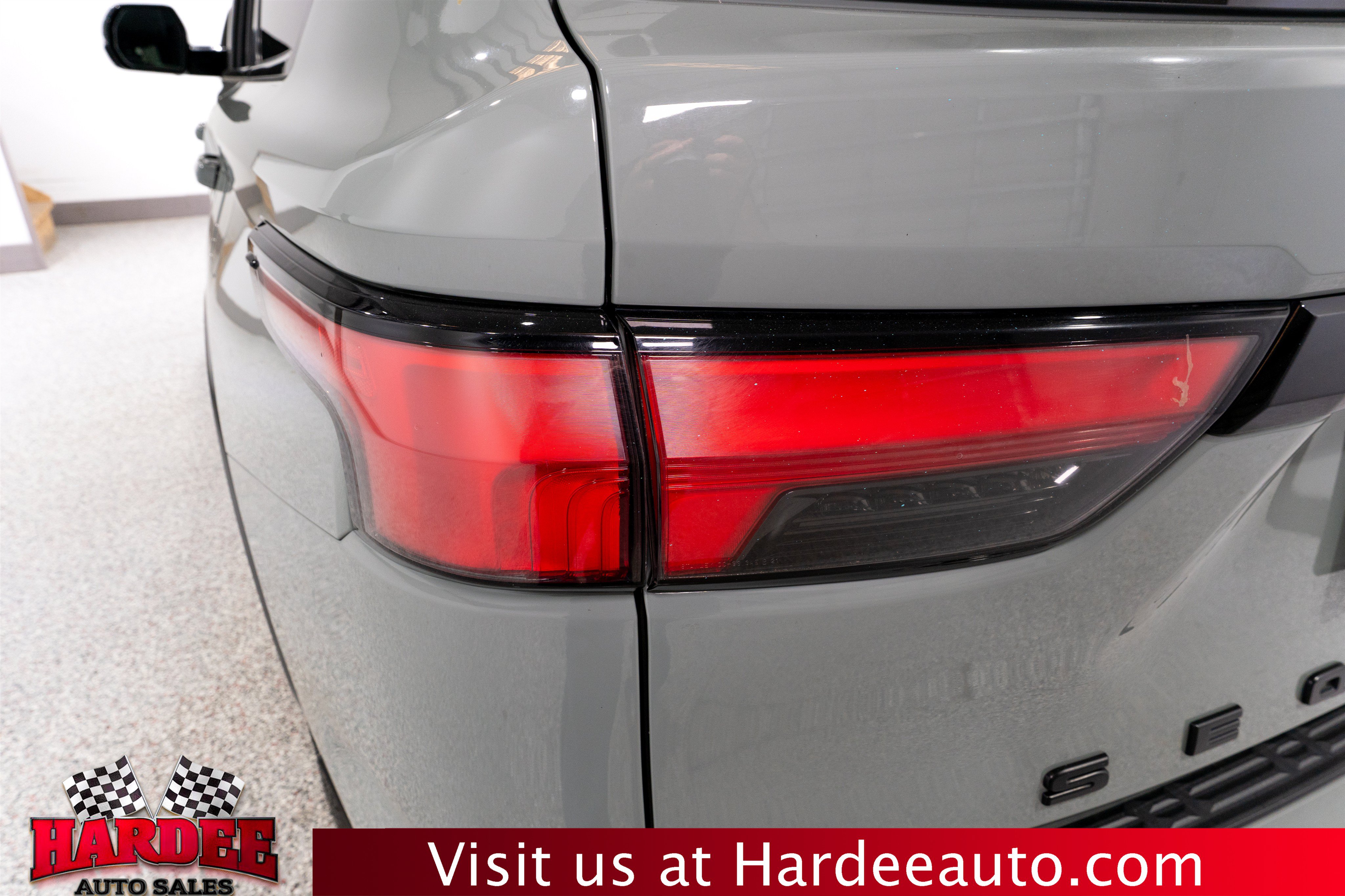 Used 2024 Toyota Sequoia Platinum AWD/4WD image 9