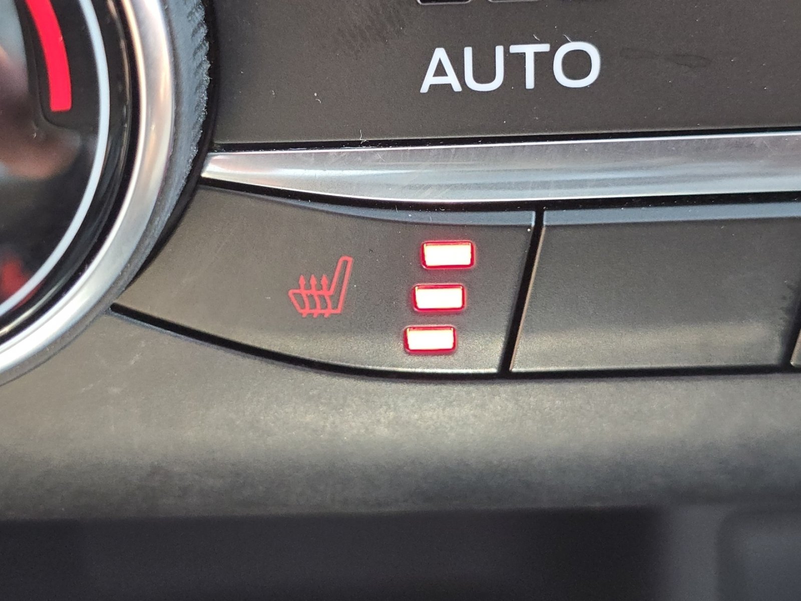 Used 2024 Ford Escape Active w/ Cold Weather Package FWD image 4