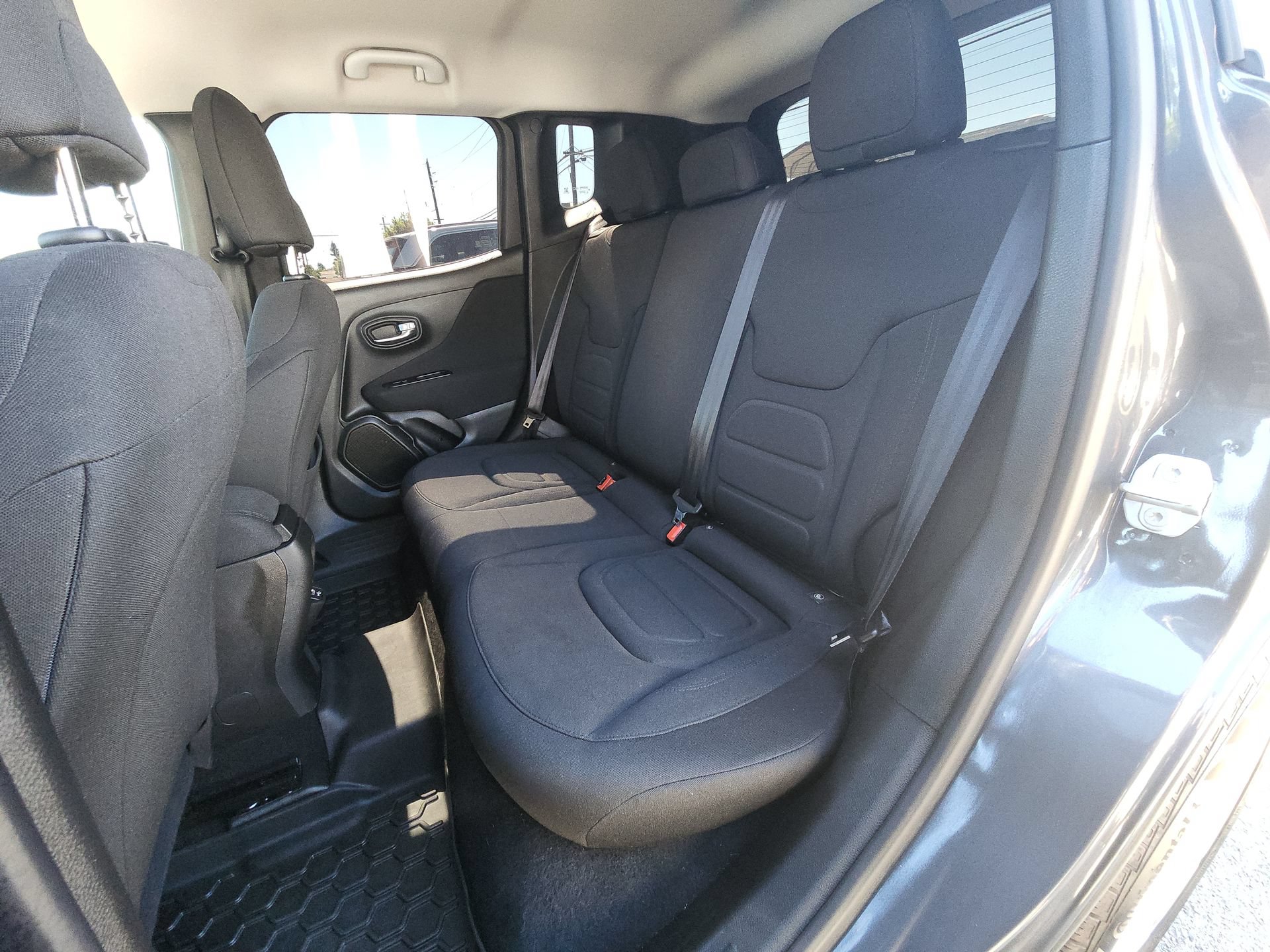 Used 2021 Jeep Renegade Latitude FWD image 24