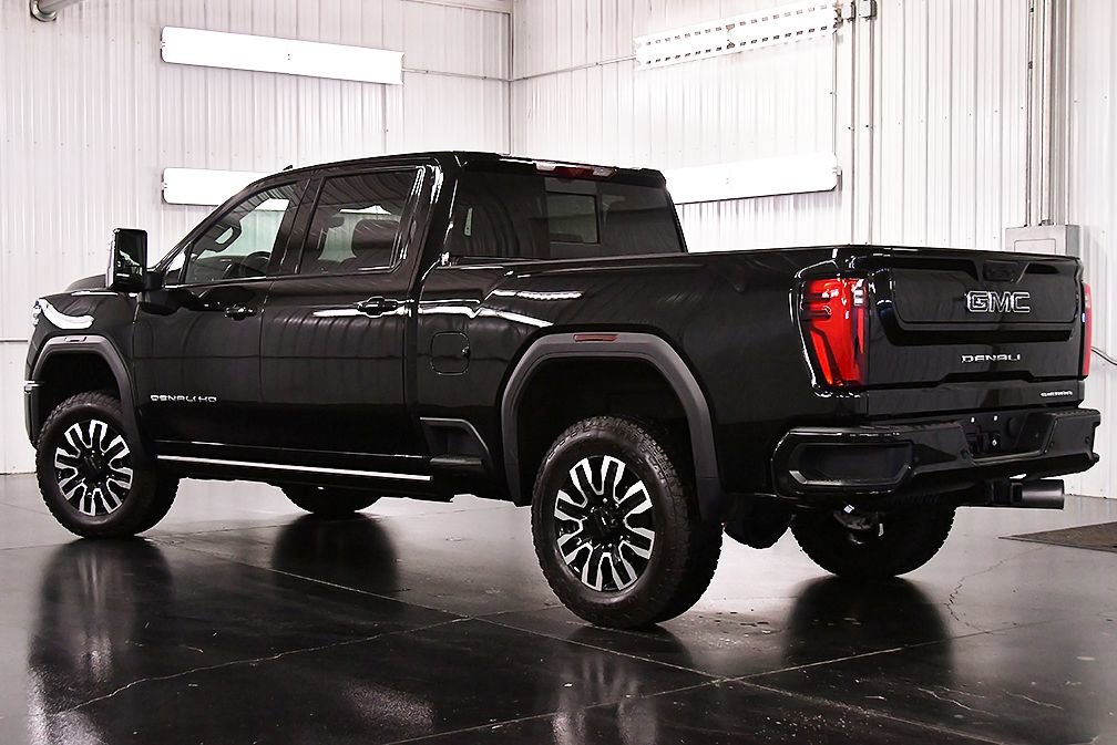 Used 2024 GMC Sierra 3500 Denali Ultimate AWD/4WD image 5
