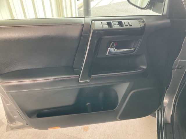 Used 2016 Toyota 4Runner image 4