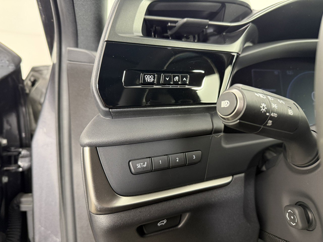 Used 2024 Lexus RZ 300e Premium w/ Accessory Package (Z1) image 23