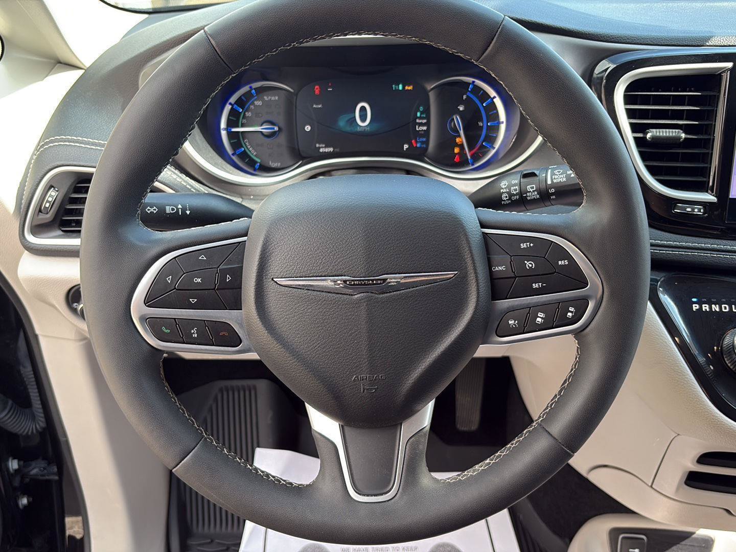 Used 2024 Chrysler Pacifica Limited FWD image 8
