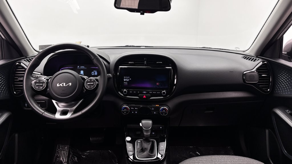 Used 2025 Kia Soul EX FWD image 28