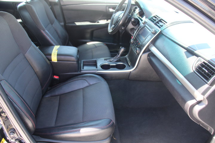 Used 2017 Toyota Camry SE FWD image 19