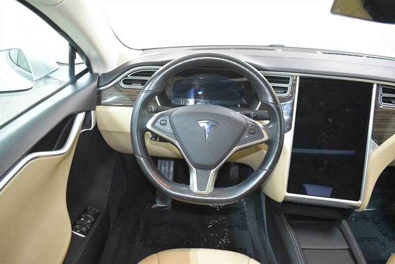 Used 2015 Tesla Model S 85D image 9