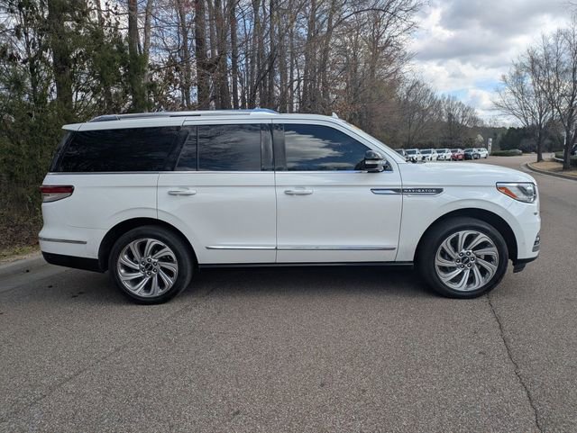 Used 2024 Lincoln Navigator Reserve image 9
