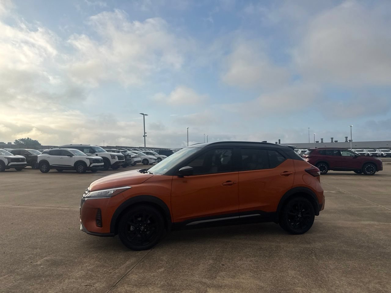Used 2023 Nissan Kicks SR w/ SR Premium Package FWD image 11