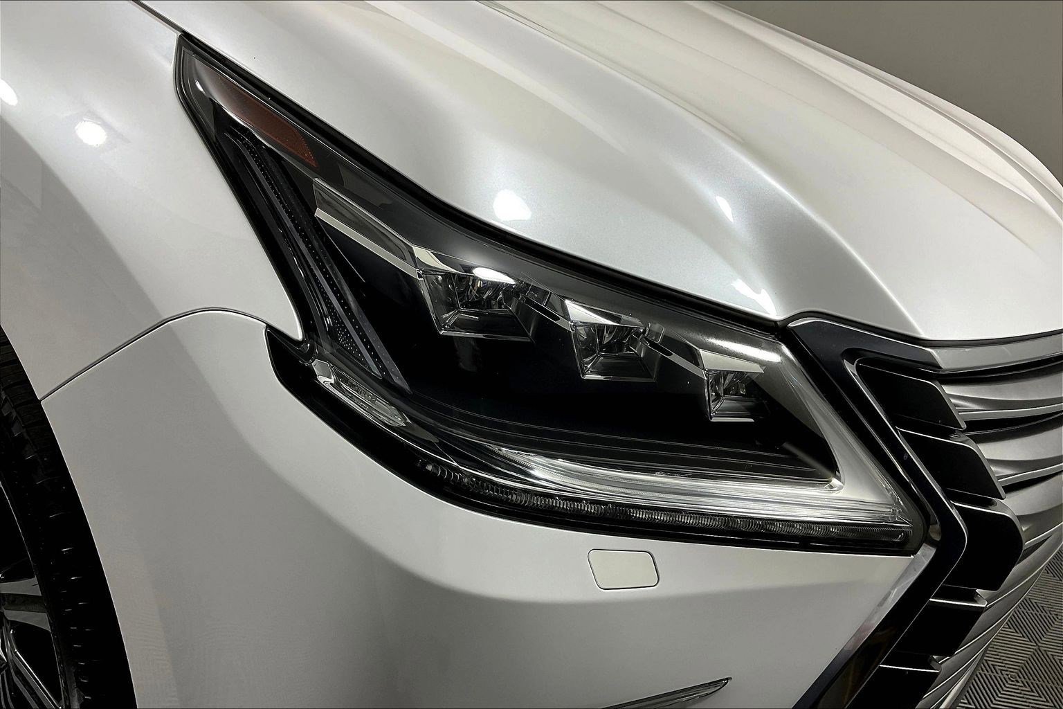 Used 2021 Lexus LX 570 4WD w/ Luxury Package image 33