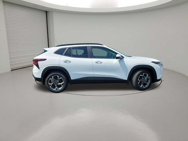 New 2026 Chevrolet Trax LT w/ Sunroof Package FWD image 8