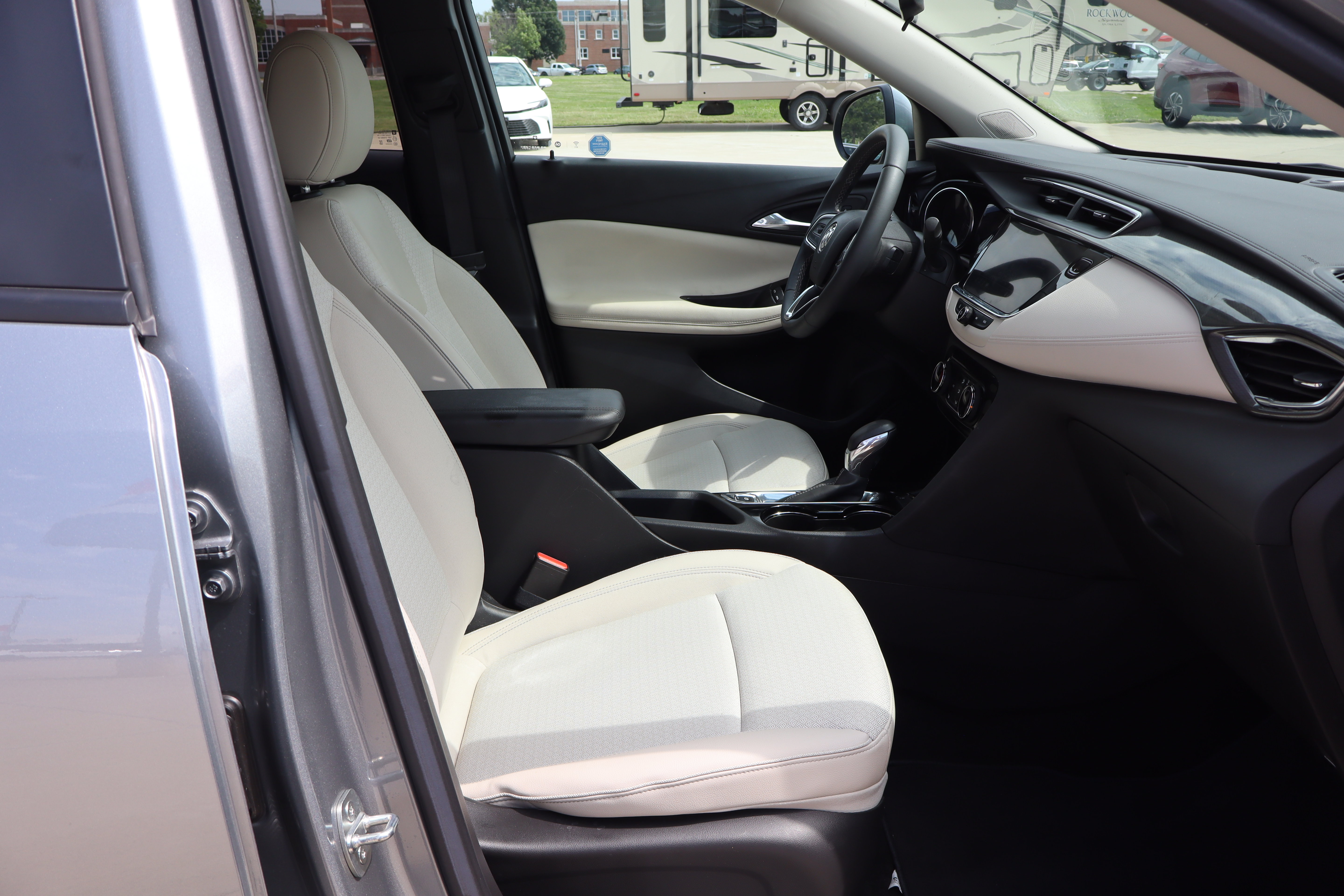 Used 2023 Buick Encore GX Preferred w/ Cold Weather Comfort Package FWD image 12