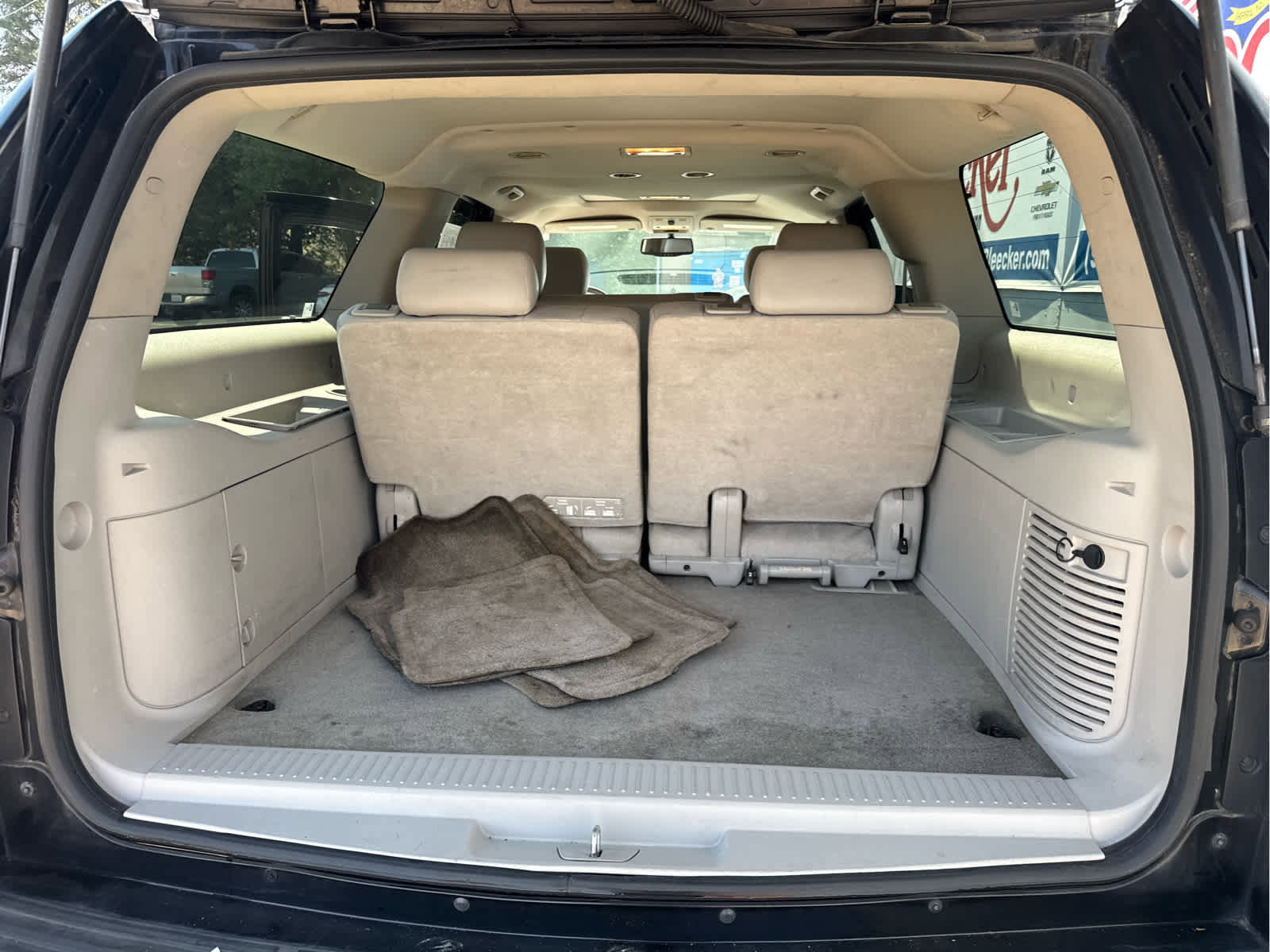 Used 2014 Chevrolet Suburban LT image 34