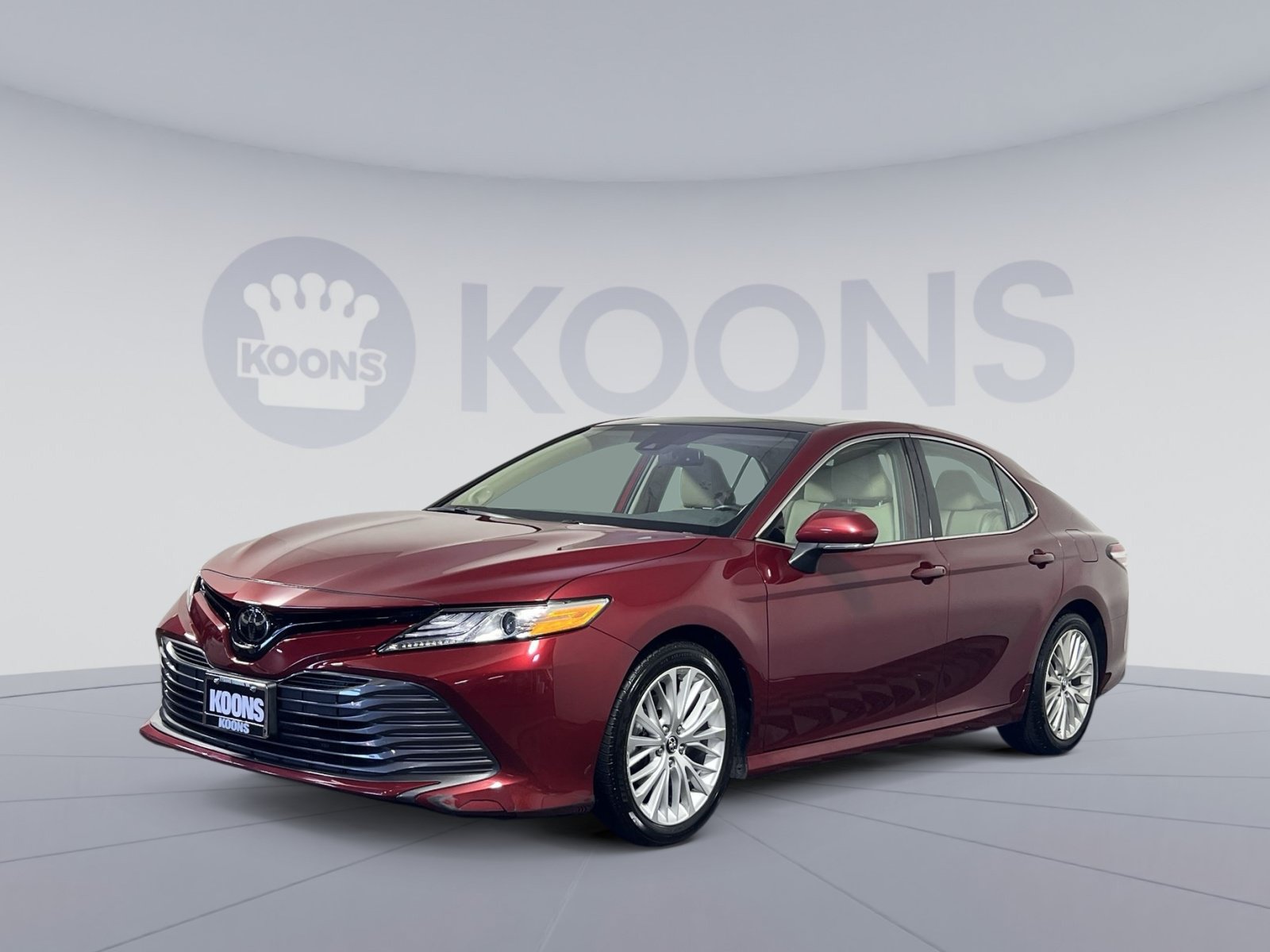 Used 2020 Toyota Camry XLE w/ Navigation Package FWD image 1