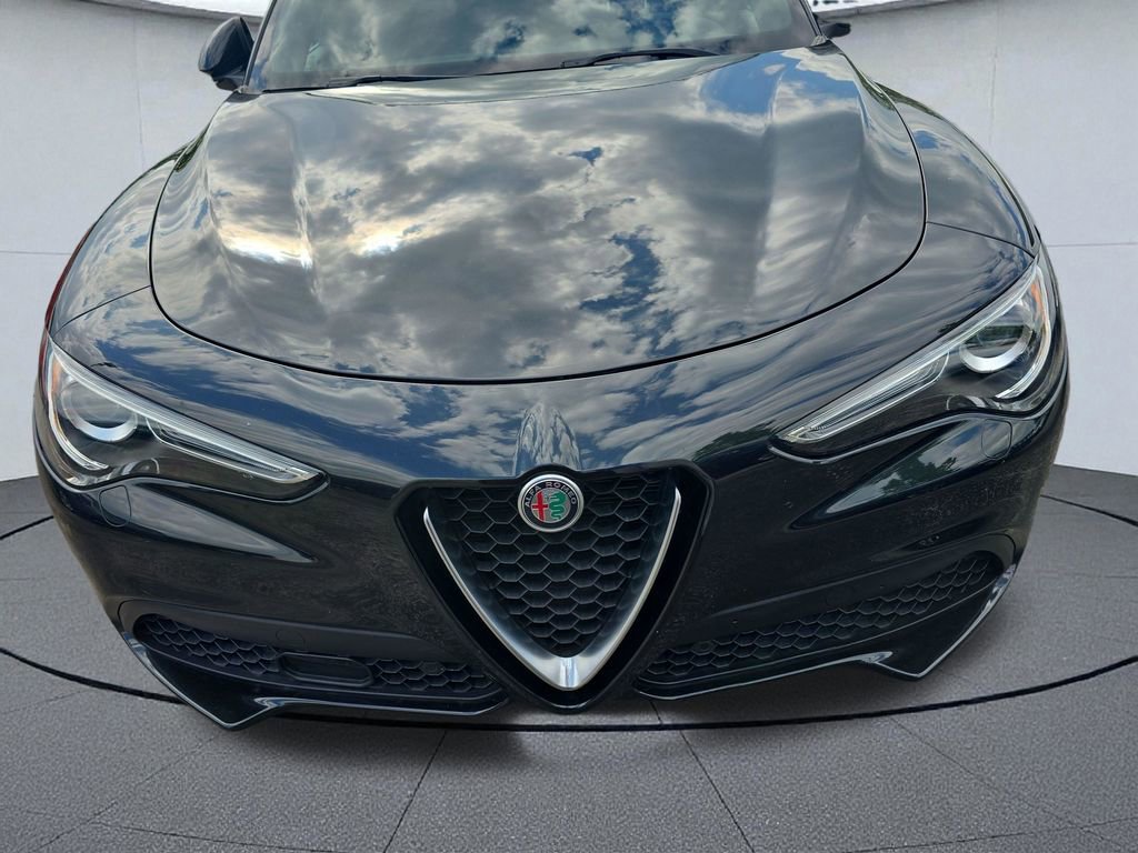 Used 2022 Alfa Romeo Stelvio Ti AWD/4WD image 2