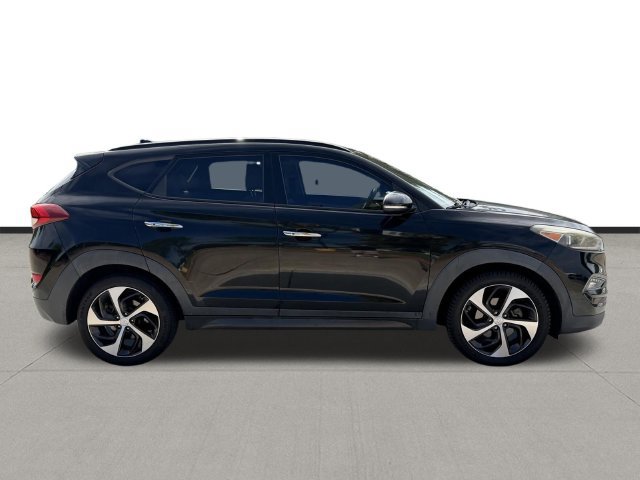 Used 2016 Hyundai Tucson Limited w/ Option Group 03 FWD image 4