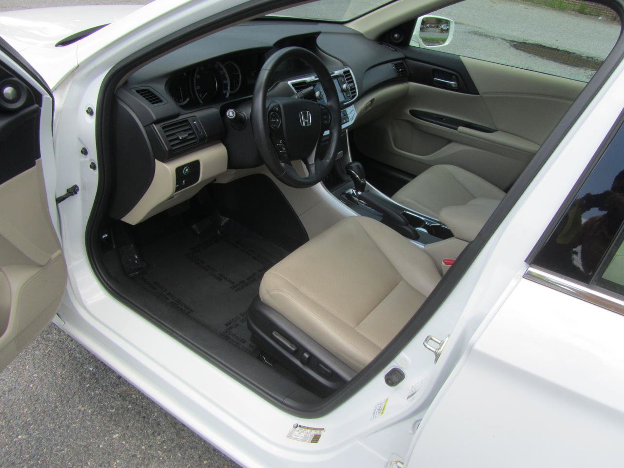 Used 2015 Honda Accord EX-L image 16