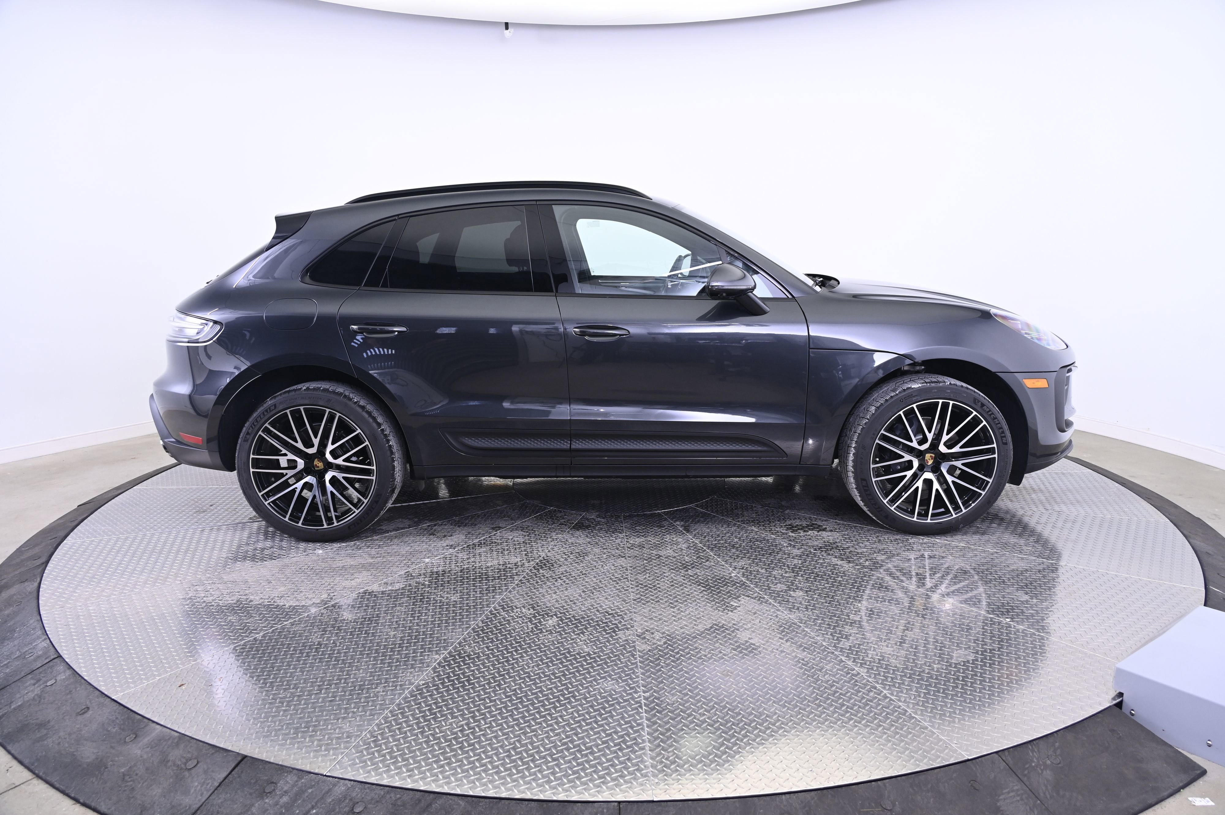 Certified 2026 Porsche Macan AWD/4WD image 8