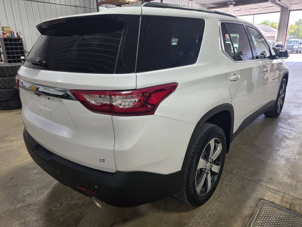 Used 2020 Chevrolet Traverse LT w/ LT Premium Package AWD/4WD image 8