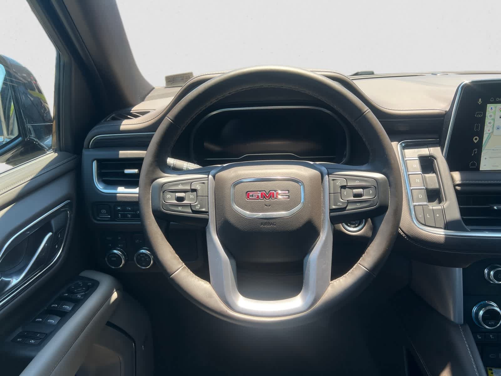 Used 2023 GMC Yukon SLT w/ SLT Premium Package AWD/4WD image 13