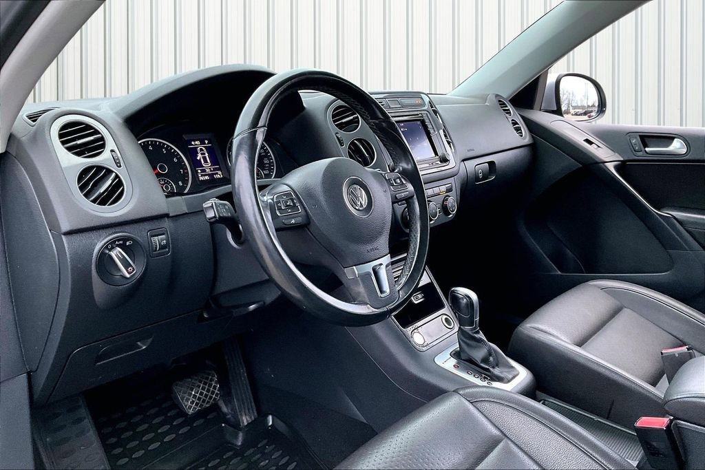 Used 2017 Volkswagen Tiguan S image 16