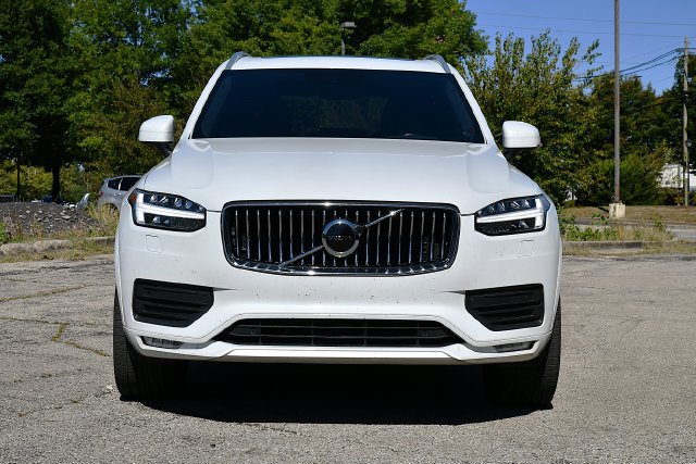 Used 2022 Volvo XC90 T6 Momentum w/ Climate Package AWD/4WD image 2