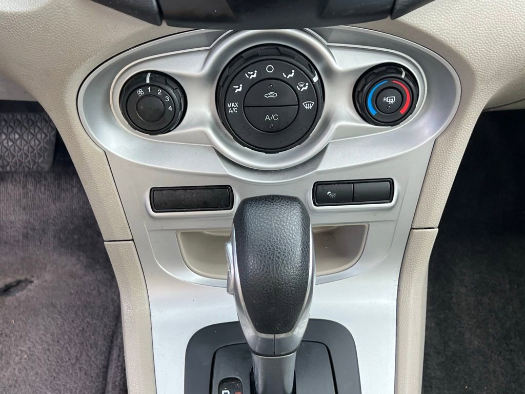 Used 2016 Ford Fiesta SE image 35