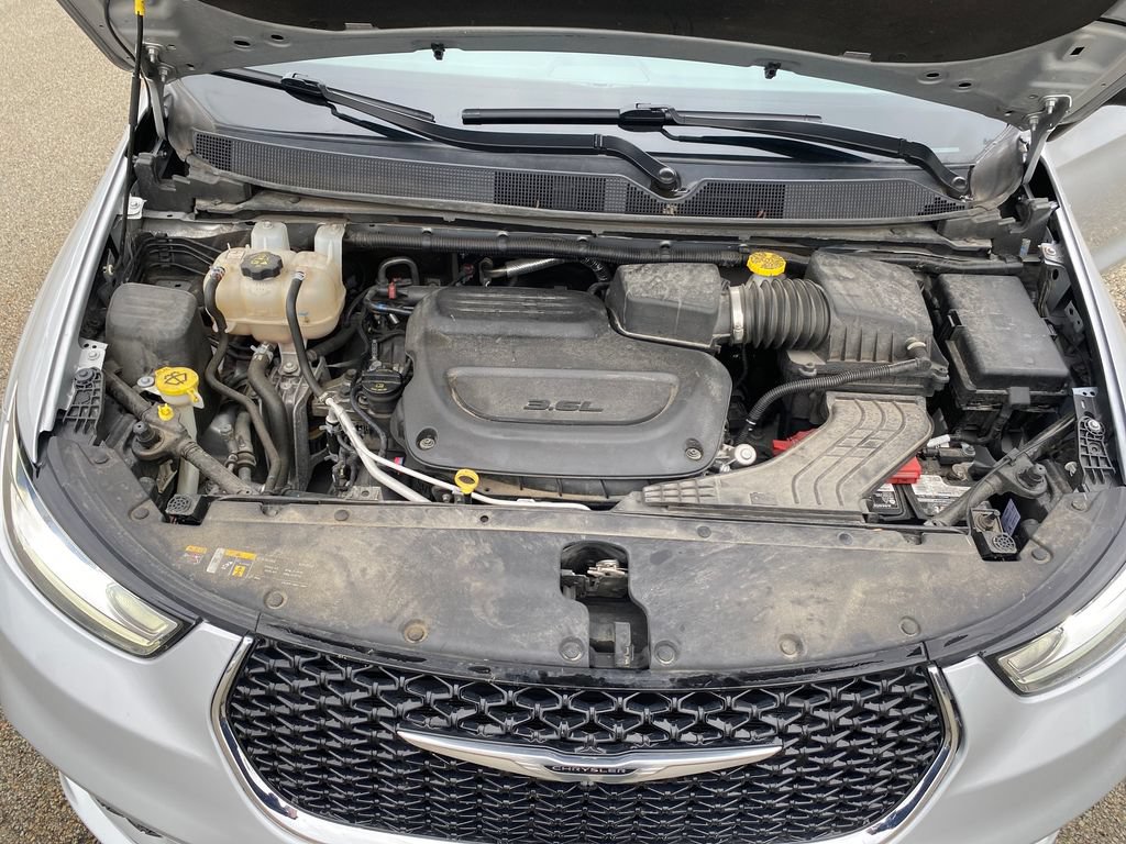 Used 2023 Chrysler Pacifica Touring-L FWD image 21
