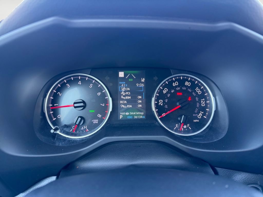 Used 2022 Toyota RAV4 XLE Premium image 18