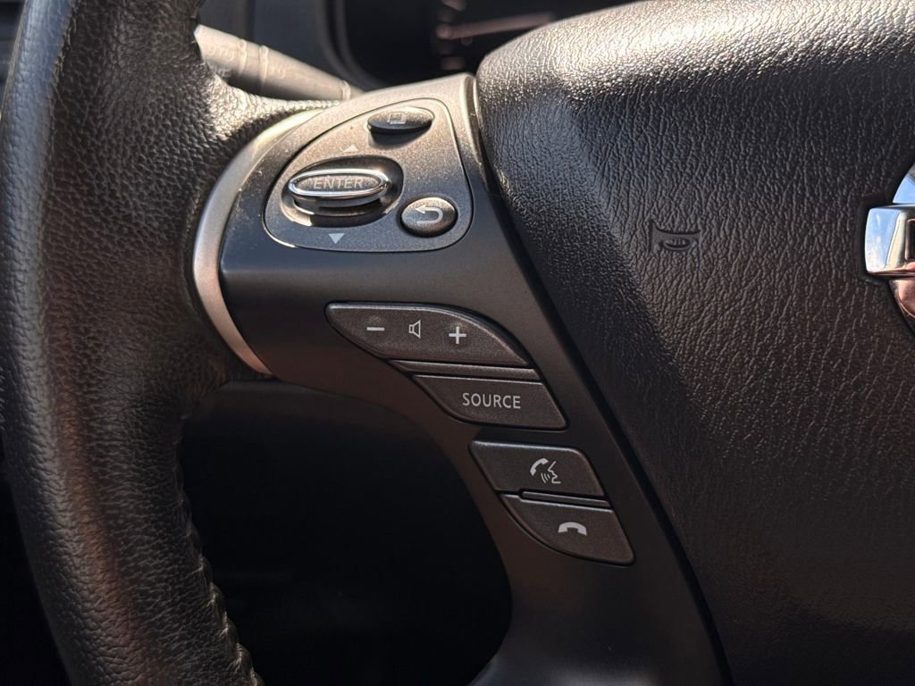 Used 2016 Nissan Pathfinder SV image 29