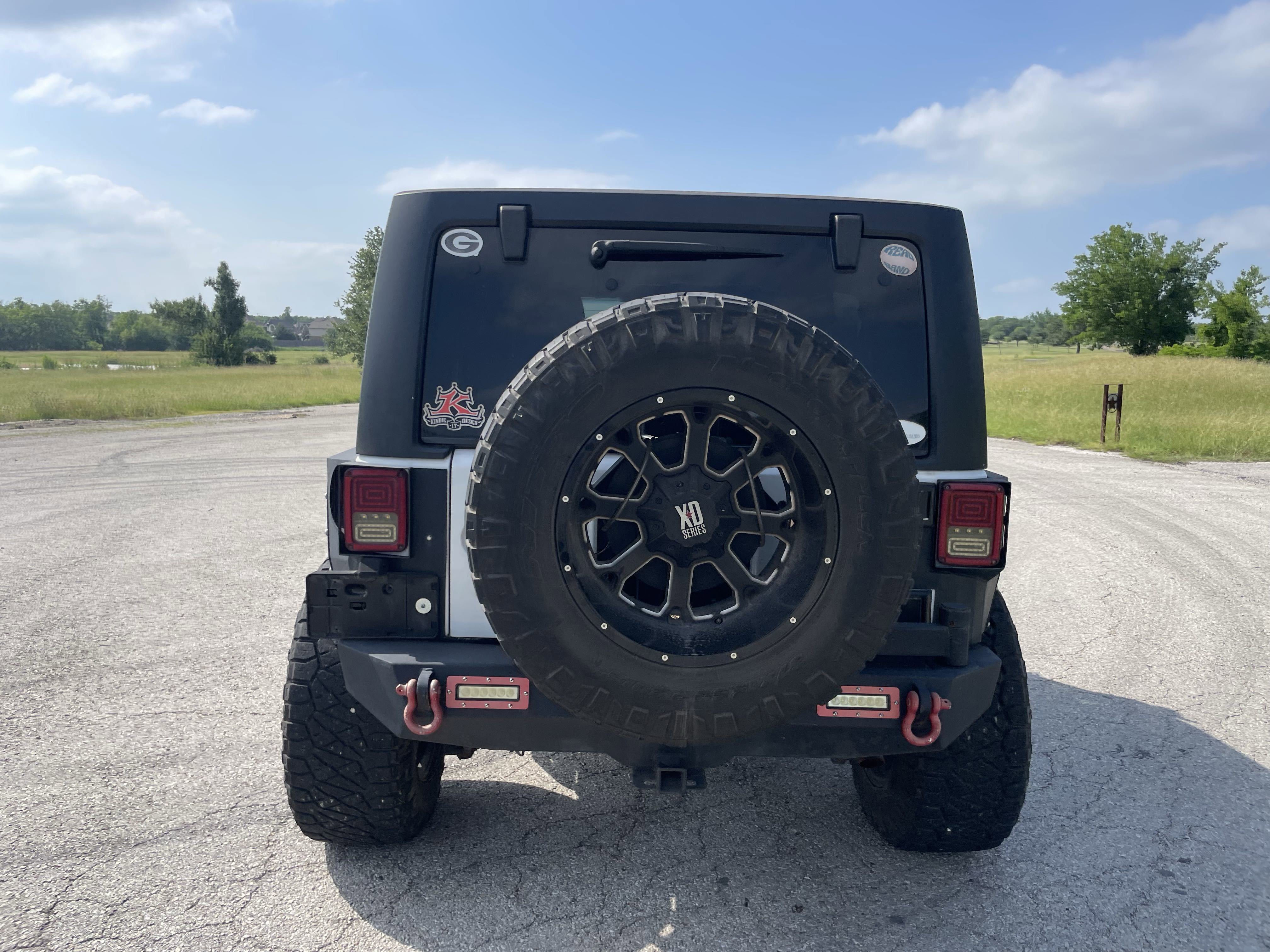 Used 2013 Jeep Wrangler Unlimited Rubicon w/ Connectivity Group image 3