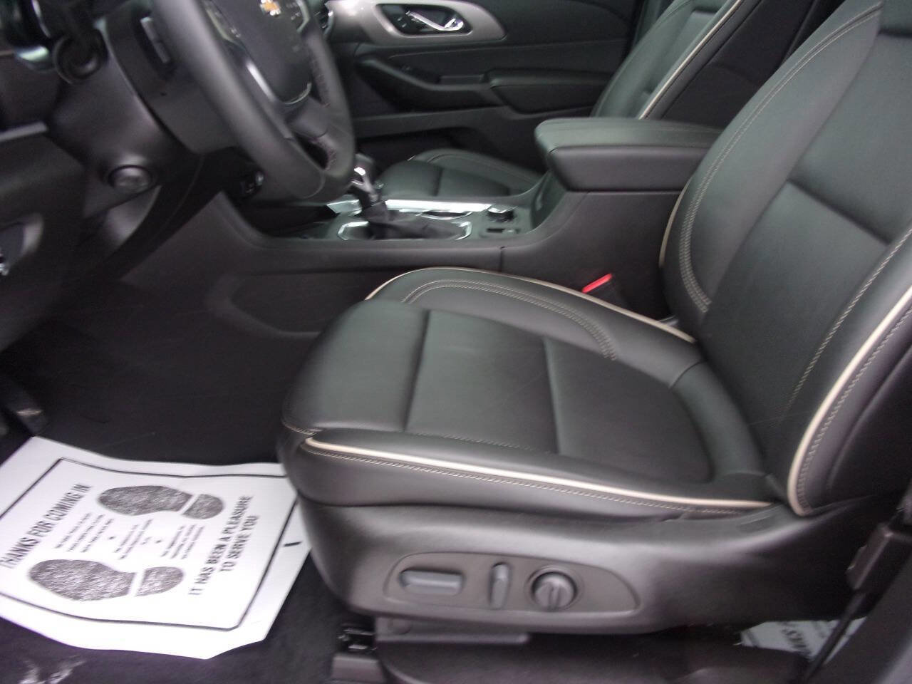 Used 2023 Chevrolet Traverse Premier image 12