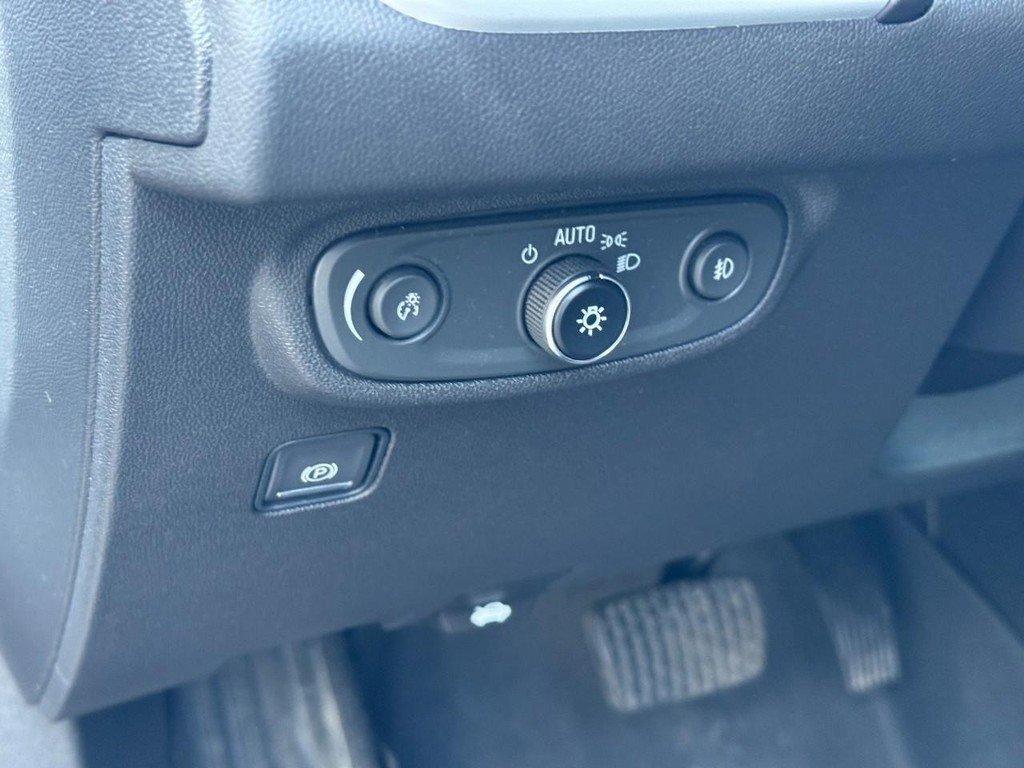 Used 2023 GMC Terrain SLT w/ Elevation Edition image 20