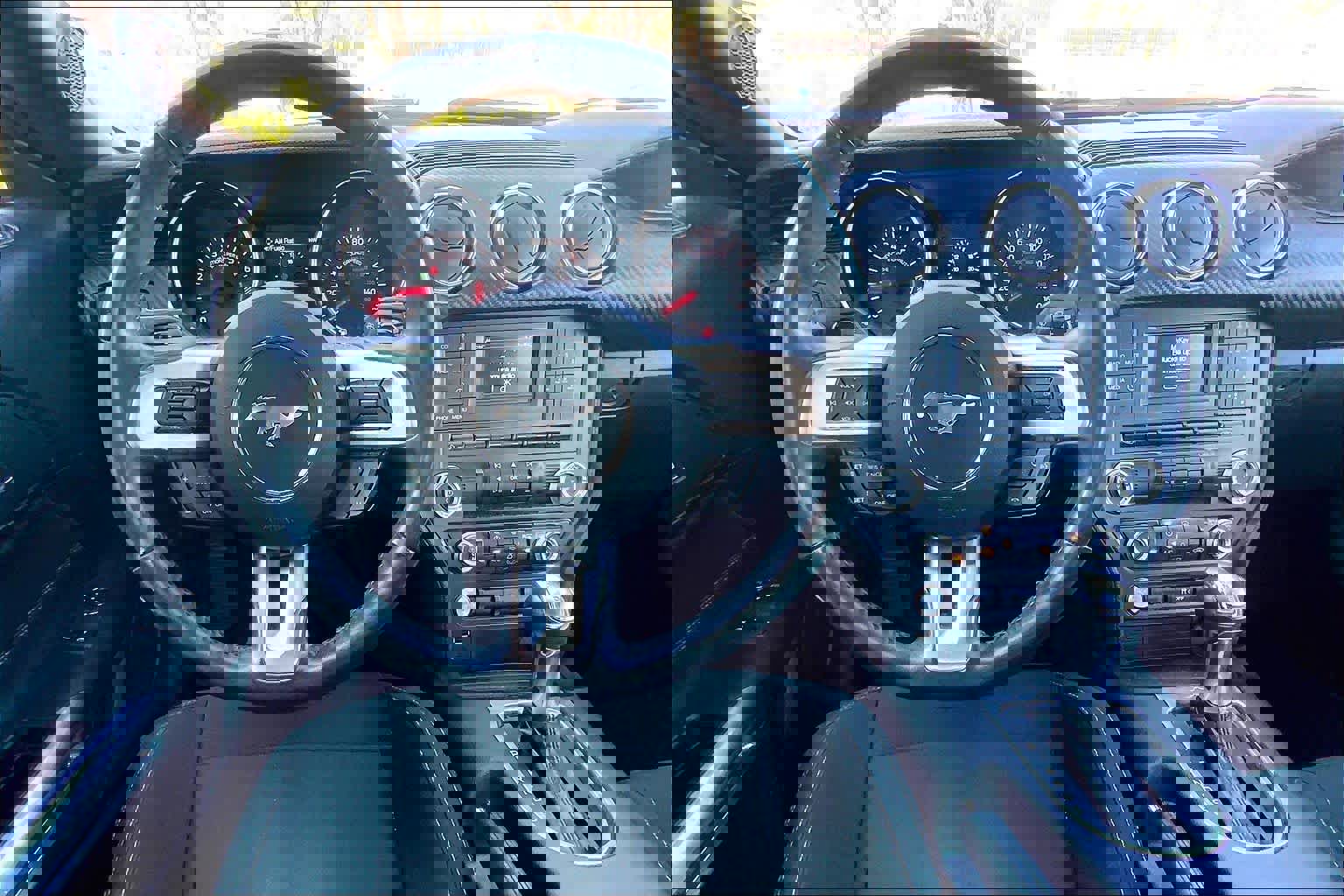 Used 2018 Ford Mustang EcoBoost image 6